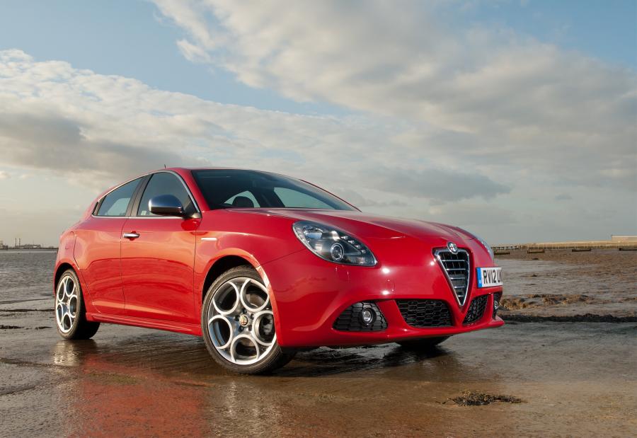  Alfa Romeo Giulietta 2010 года  (UK) (фото 27 из 67)